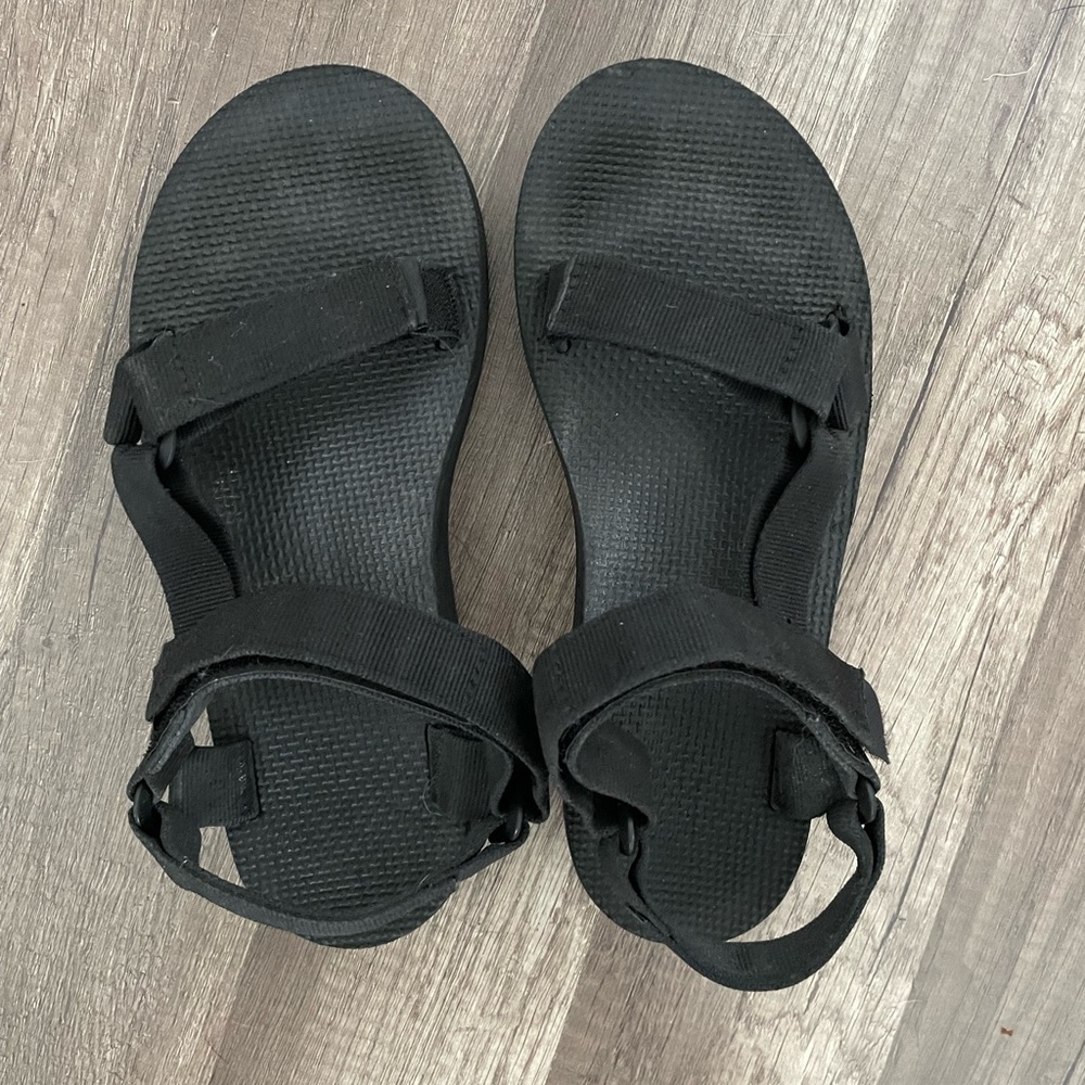 SOLD on Depop - Black Midform Tevas